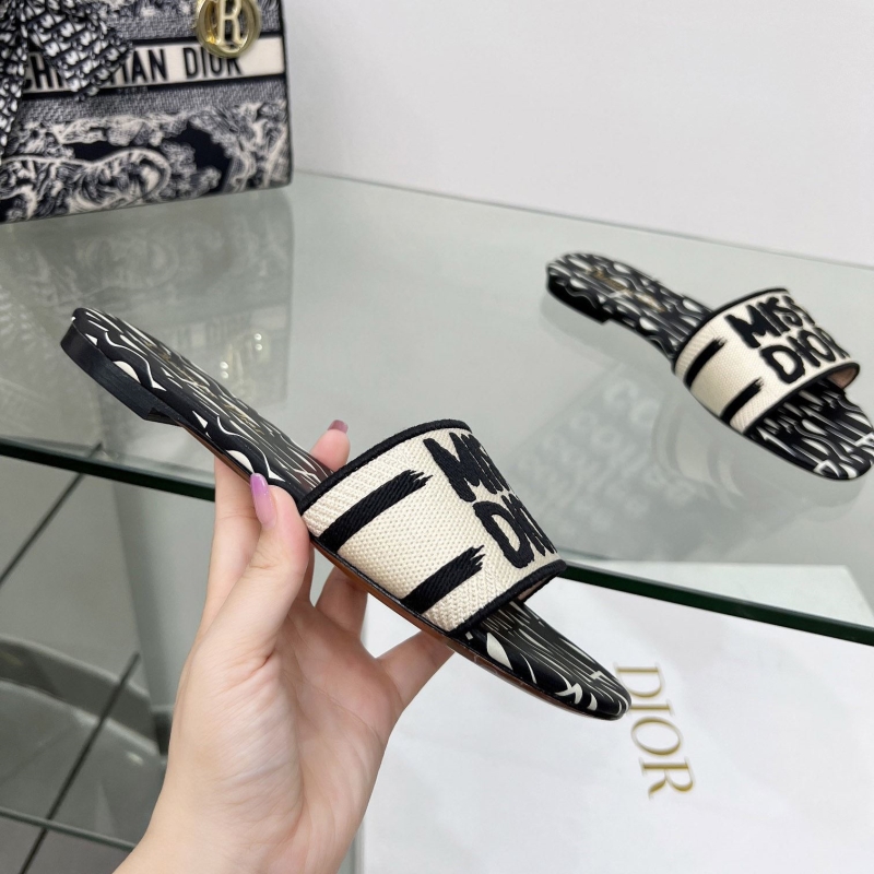ch**an D*or slippers